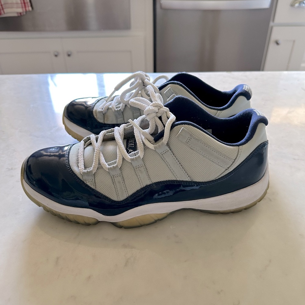 AIR JORDAN 11 XI LOW GEORGETOWN SIZE 11
